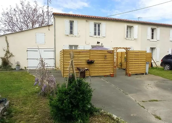 Dinah 17 Maison Dans La Campagne Rochelaise بيت للعطل